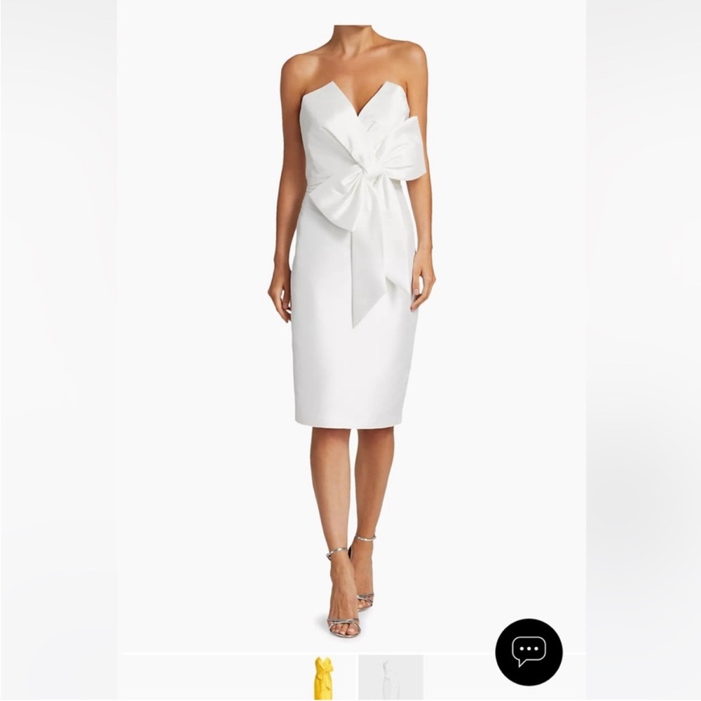 Badgley Mischka

Scupture Bow-Front Strapless Dress